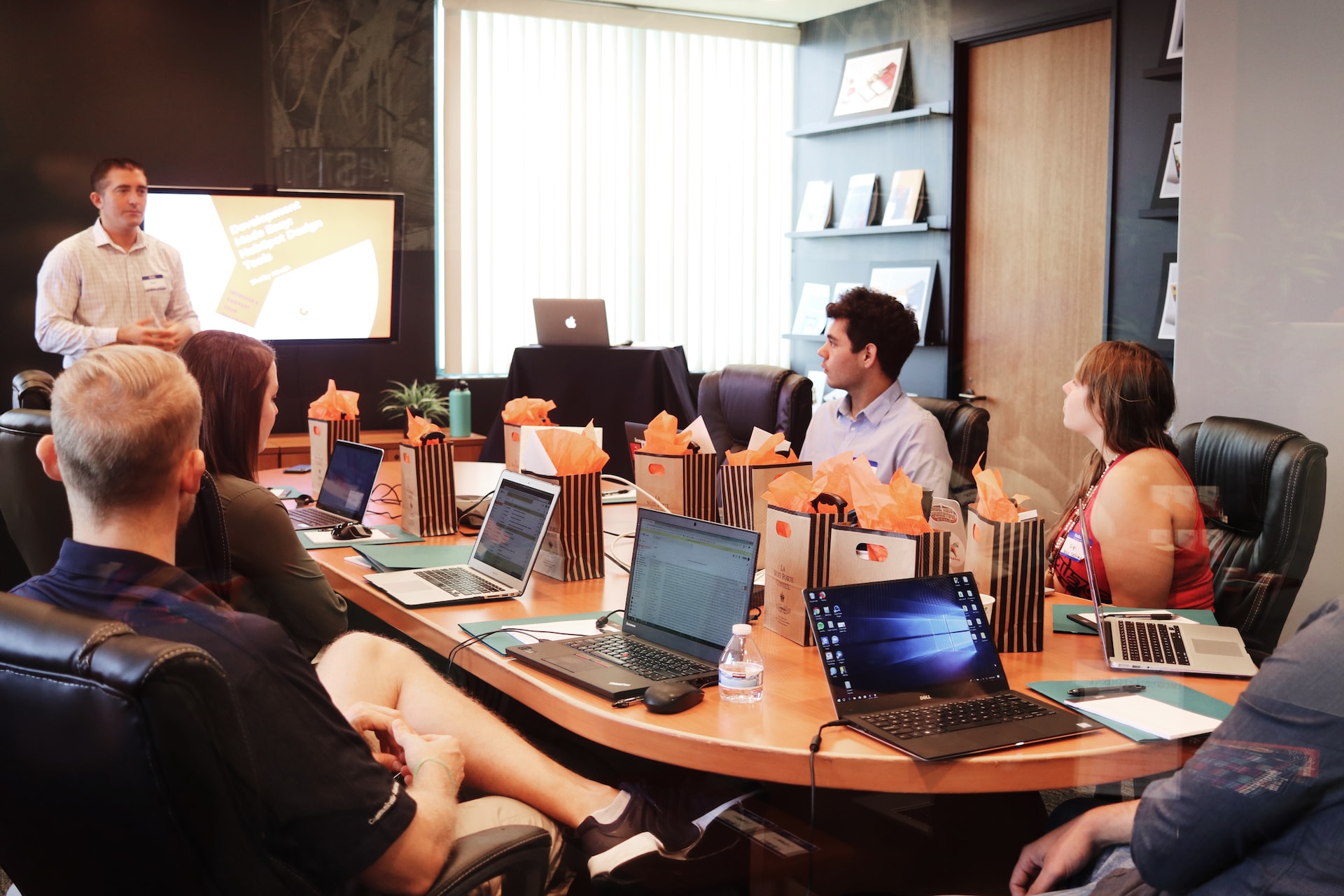 SOFT & HARD SKILLS                                         Crea tu equipo de trabajo ideal LEVEL_Corporativos